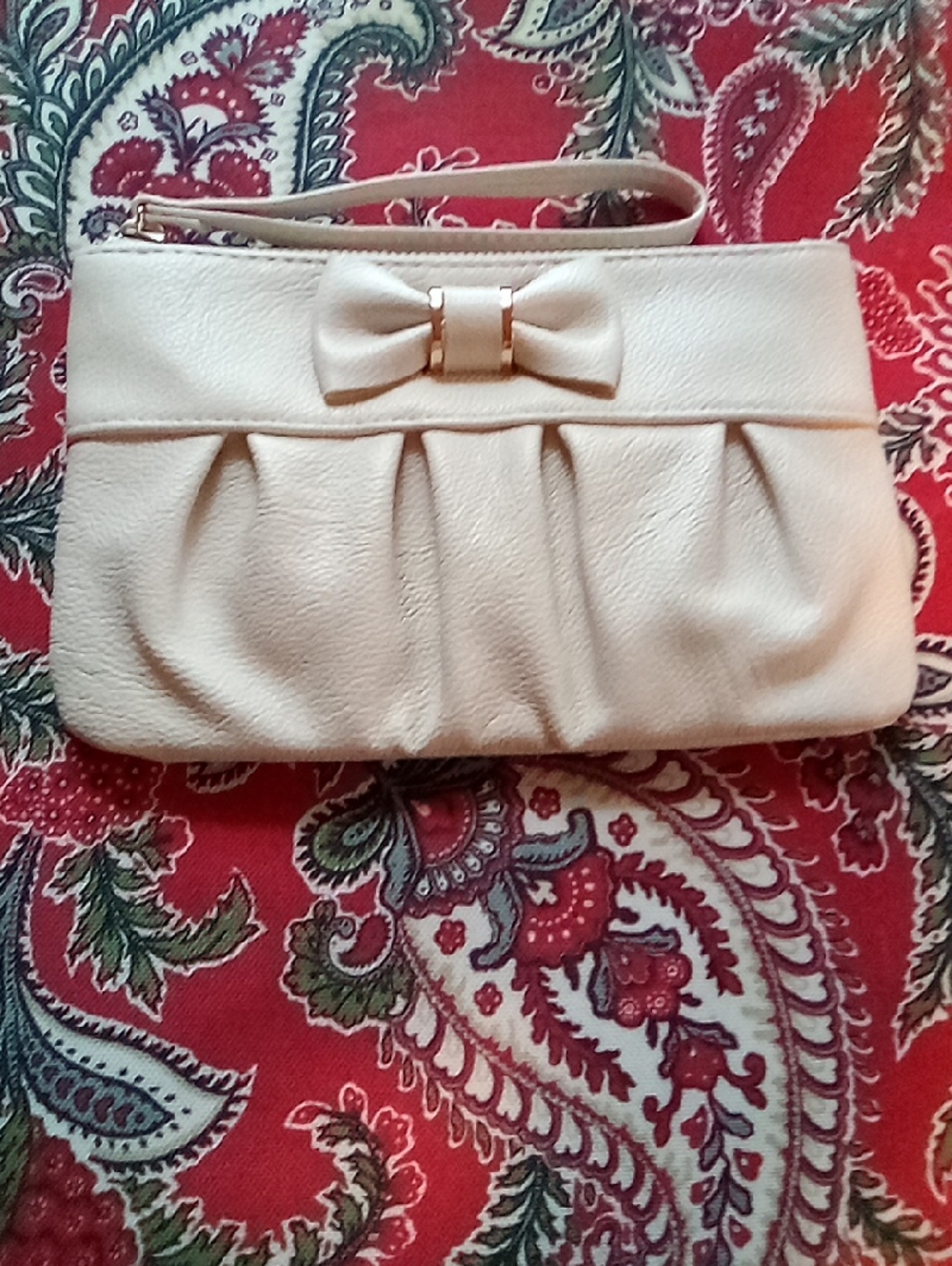 Elegant Cream Wristlet Clutch with Bow Accent